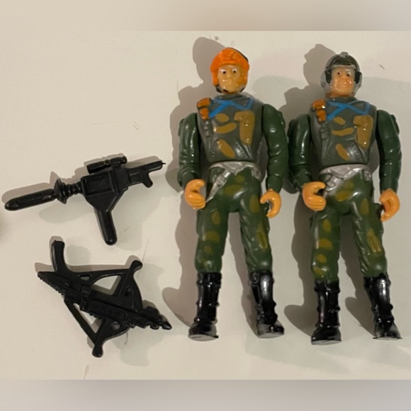 2 Desert Defender Action Figures G.I Joe 1980s. 4 inch with accessories as shown - Picture 1 of 2